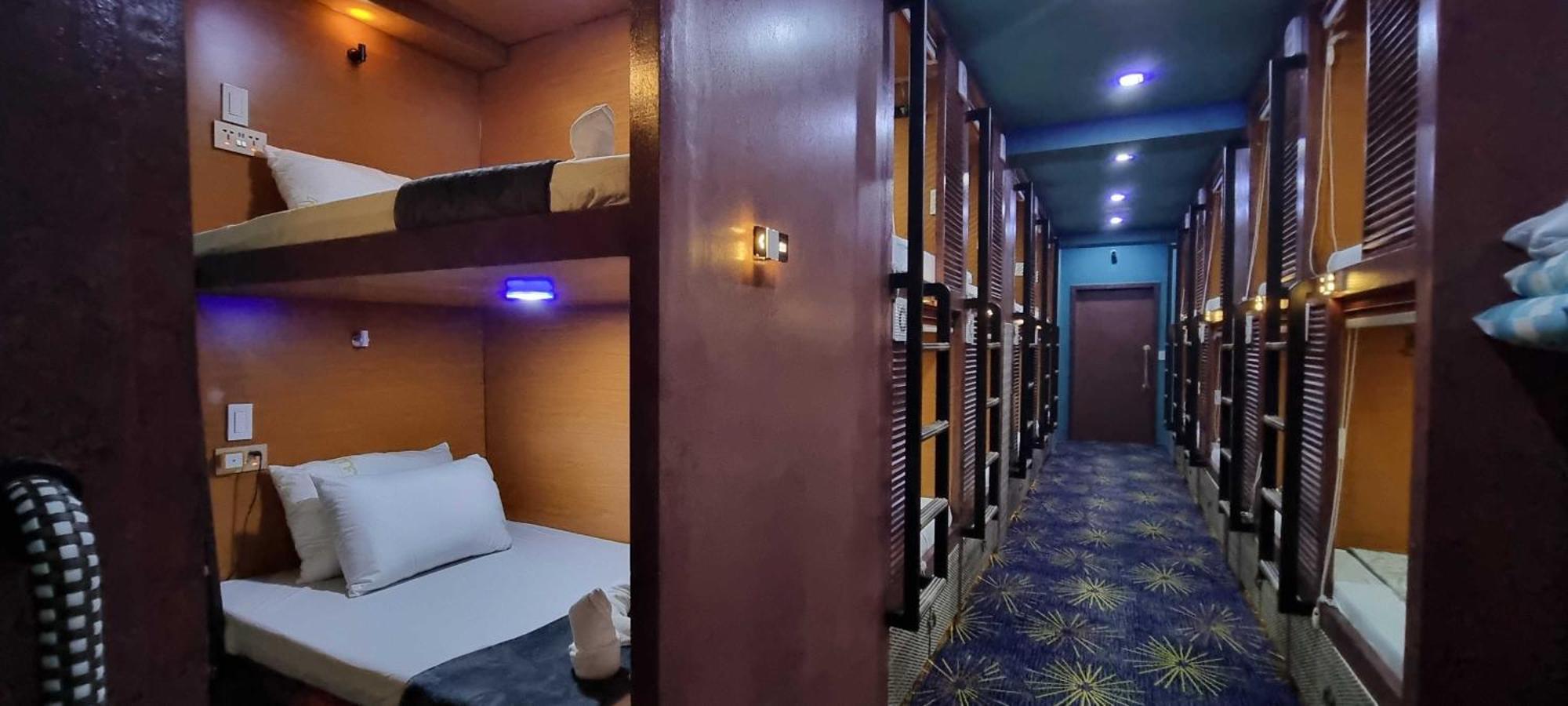 Attic Capsule Hotel Marigondon  Exterior foto